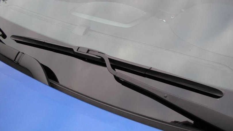 Mùa hè thời tiết rất nóng bức nhưng nó cũng đồng nghĩa với việc những cơn mưa rào có thể ập xuống bất cứ lúc nào và bộ phận phải hoạt động hết công suất chính là cần gạt nước Mùa hè thời tiết rất nóng bức nhưng nó cũng đồng nghĩa với việc những cơn mưa rào có thể ập xuống bất cứ lúc nào và bộ phận phải hoạt động hết công suất chính là cần gạt nước