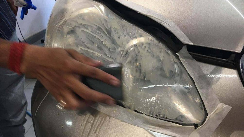 Nên lưu ý lau theo hình tròn một cách chậm rãi để có kết quả tốt nhất sau đó rửa lại với nước sạch và quan trọng nhất là lau khô lại bằng khăn sạch và mềm