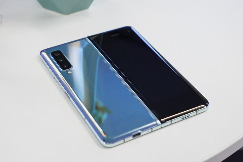 Mặt ngoài Galaxy Fold. Ảnh: PhoneArena Mặt ngoài Galaxy Fold. Ảnh: PhoneArena