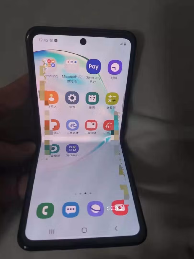 Fold 2. Ảnh: PhoneArena Fold 2. Ảnh: PhoneArena