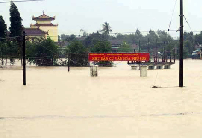 Thắt lòng, bức ảnh, rốn lũ, Bình Định, thiệt hại, mưa lũ, ngập chìm, VietTimes