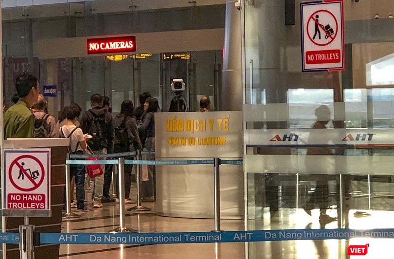 Giám sát y tế tại Sân bay Quốc tế Đà Nẵng tuân thủ nghiêm ngặt quy trình đối với bệnh truyền nhiễm nhóm A.