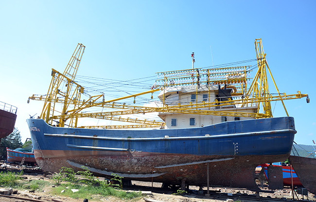 VietTimes, tàu cá vỏ thép, ngư dân Quảng Nam, liên tục hư hỏng, nằm bờ,khởi kiện, cơ sở đóng tàu, tòa án, Nghị định 67