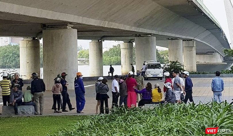 Khu vực chân cầu Trần Thị Lý (quận Ngũ Hành Sơn, Đà Nẵng), nơi người dân địa phương phát hiện va li chưa thi thể phụ nữ bị chặt khúc
