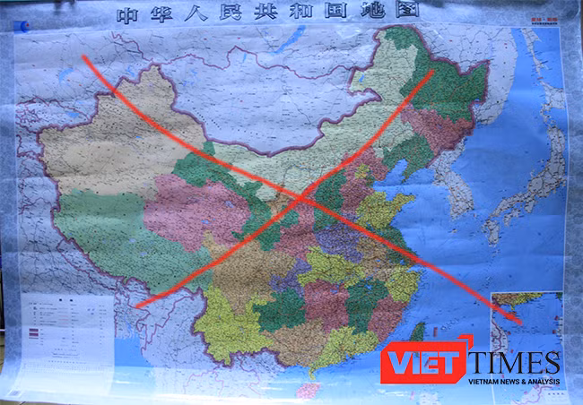 Một tấm bản đồ vi phạm chủ quyền biển Việt Nam khi không có 2 quần đảo Hoàng Sa và Trường Sa của Việt Nam do du khách Trung Quốc cố tình mang vào Đà Nẵng bị cơ quan chức năng phát hiện thu giữ