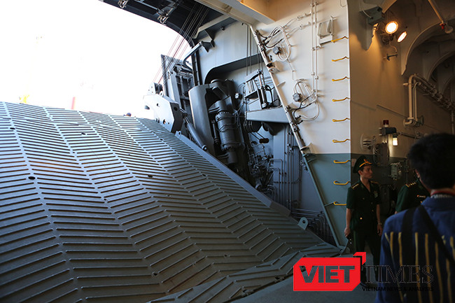 Đà Nẵng, chiến hạm, Hải quân, Nhật Bản, Mỹ, JSDS Shimokita, LST-4002, Tiên Sa, VietTimes