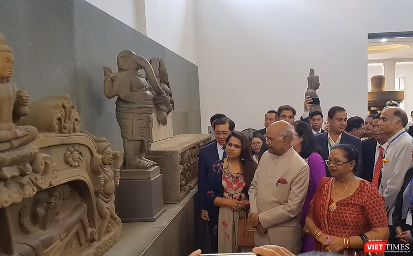 Sáng 19/11, Tổng thống Ấn Độ Ram Nath Kovind và phu nhân nhân đã đến thăm Bảo tàng điêu khắc Chăm tại Đà Nẵng.