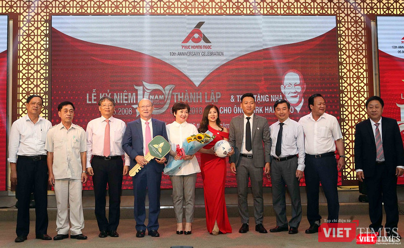 HLV U23 Park Hang Seo cùng phu nhân đến Đà Nẵng nhận trao tặng nhà ảnh 1