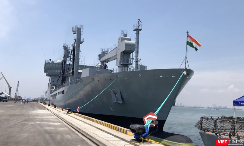 Tàu hậu cần Shakti tại Cảng Tiên Sa trong khuôn khổ chuyến thăm của của đội tàu Hải quân Ấn Độ đến Đà Nẵng là vào tháng 5/2018.