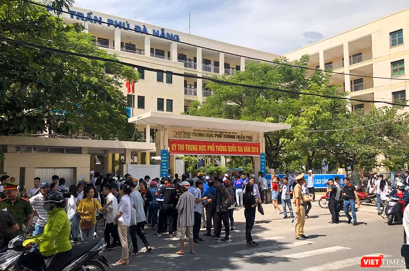 Theo Sở GD-ĐT TP Đà Nẵng, kỳ thi tốt nghiệp THPT quốc gia năm 2019 diễn ra trên địa bàn đã kết thúc thành công bằng kết quả an toàn, nghiêm túc và đúng Quy chế.