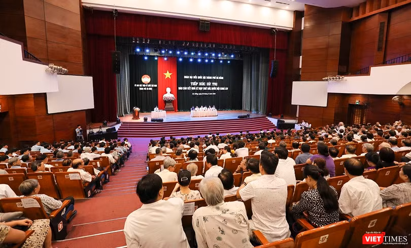 Sáng 26/6, Đoàn đại biểu Quốc hội TP Đà Nẵng đã có buổi Tiếp xúc cử tri Báo cáo kết quả kỳ họp thứ 7 Quốc hội khóa XIV