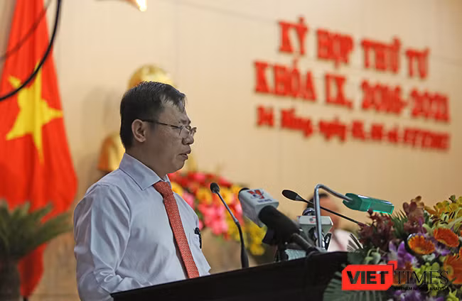 Theo ông Vũ Quang Hùng-Giám đốc Sở Xây dựng Đà Nẵng, từ tháng 10/2015, tất cả công trình cao tầng trên địa bàn Đà Nẵng phải có bãi đỗ xe mới được cấp phép, nhưng thực tế hoàn toàn khác
