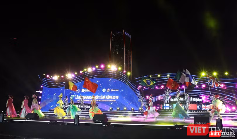 Sân khấu chính của lễ hội Pháo hoa quốc tế Đà Nẵng