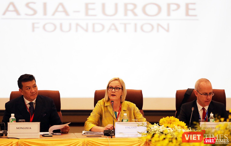 Bà Eva Biaudet, Chủ tịch Hội đồng Thống đốc Quỹ ASEF phát biểu khai mạc Hội nghị