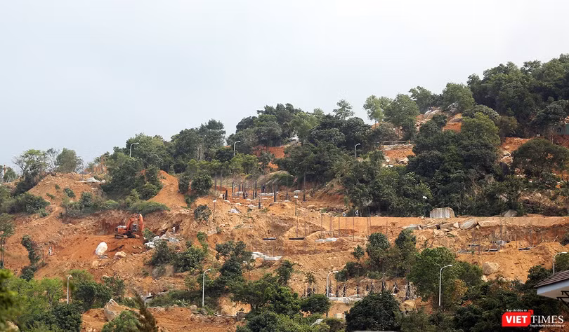 Một góc Dự án Khu Du lịch sinh thái biển Tiên Sa (Thọ Quang, Sơn Trà, Đà Nẵng) trong giai đoạn xây dựng gây hại đến hệ sinh thái bán đảo Sơn Trà.