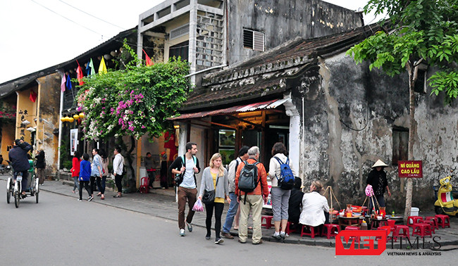 các du khách vì cộng đồng sẽ không chỉ đòi hỏi một món ăn ngon mà còn sử dụng thực phẩm địa phương và nhất là sẽ chọn các khách sạn và phương án du lịch xanh và văn minh