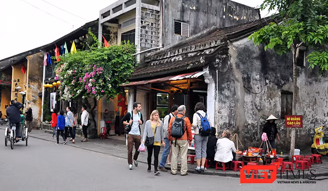 các du khách vì cộng đồng sẽ không chỉ đòi hỏi một món ăn ngon mà còn sử dụng thực phẩm địa phương và nhất là sẽ chọn các khách sạn và phương án du lịch xanh và văn minh