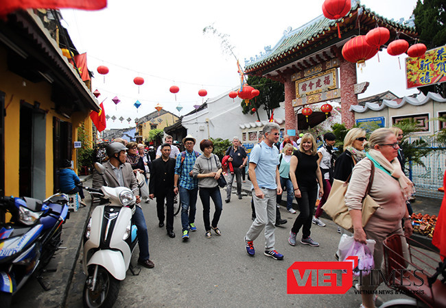 Thế hệ du khách ở độ tuổi trên 65 tuổi đã tăng đáng kể trong vòng một thập kỷ qua với hơn 48.1% dân số trên 65 tuổi ở châu Âu đi du lịch nước ngoài. 