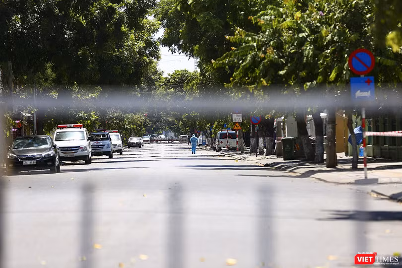 Tuyến đường Quang Trung đoạn từ Nguyễn Thị Minh Khai đến Đống Đa tĩnh lặng trong ngày đầu phong tỏa dịch COVID-19