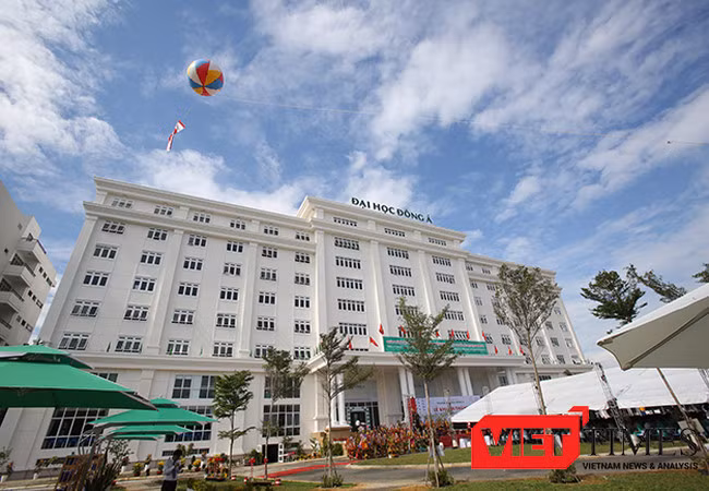 Năm học 2017-2018, Đại học Đông Á tuyển 3.465 chỉ tiêu ở 16 ngành và 39 chuyên ngành đào tạo