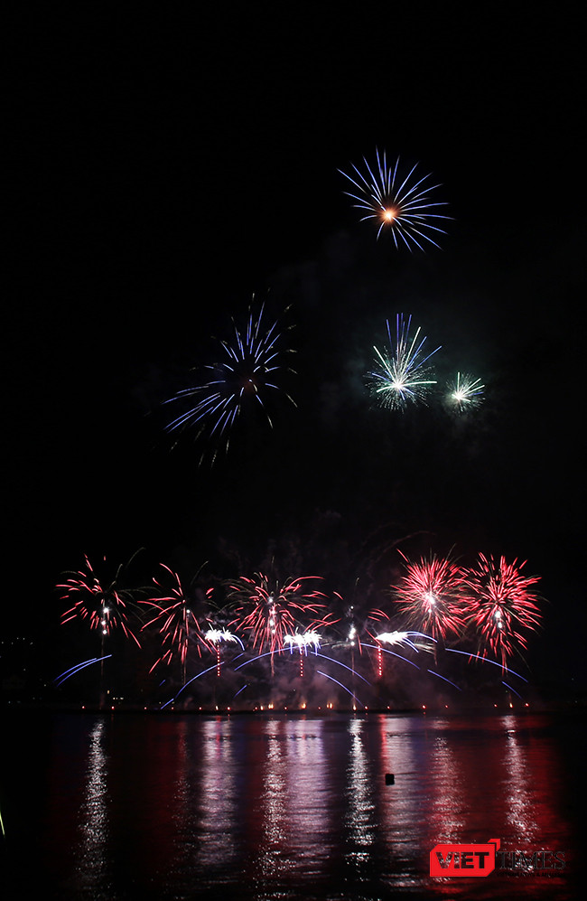 Lễ hội pháo hoa Đà Nẵng 2017: Mãn nhãn với “Trận chung kết sớm” giữa Úc và Ý ảnh 8