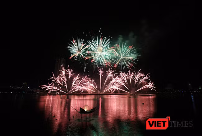 Lễ hội pháo hoa Đà Nẵng 2017: Mãn nhãn với “Trận chung kết sớm” giữa Úc và Ý ảnh 24