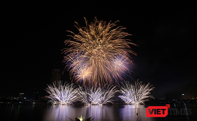 Lễ hội pháo hoa Đà Nẵng 2017: Mãn nhãn với “Trận chung kết sớm” giữa Úc và Ý ảnh 35