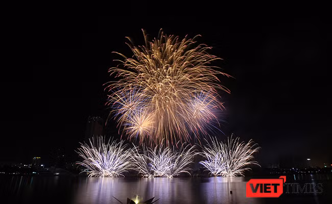 Lễ hội pháo hoa Đà Nẵng 2017: Mãn nhãn với “Trận chung kết sớm” giữa Úc và Ý ảnh 35