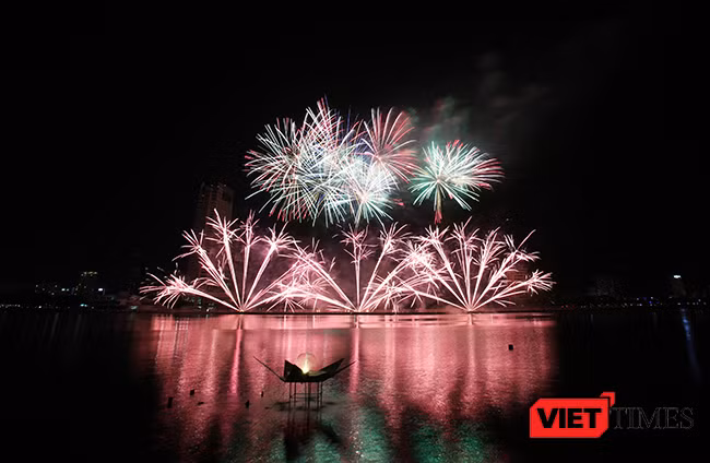 Lễ hội pháo hoa Đà Nẵng 2017: Mãn nhãn với “Trận chung kết sớm” giữa Úc và Ý ảnh 23