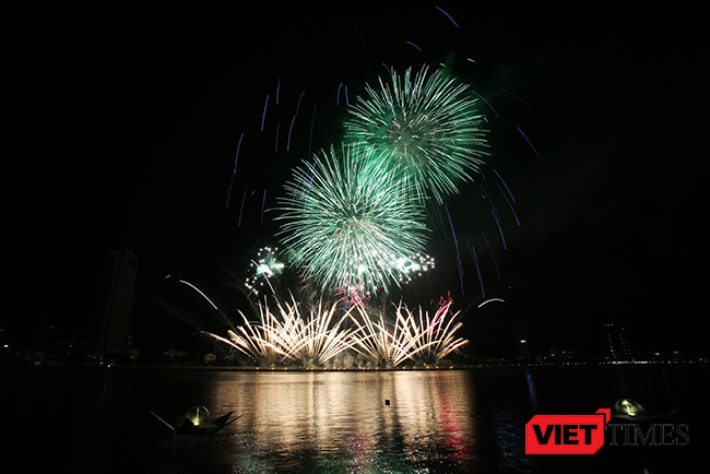 Lễ hội pháo hoa Đà Nẵng 2017: Mãn nhãn với “Trận chung kết sớm” giữa Úc và Ý ảnh 14