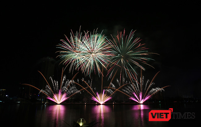 Lễ hội pháo hoa Đà Nẵng 2017: Mãn nhãn với “Trận chung kết sớm” giữa Úc và Ý ảnh 32