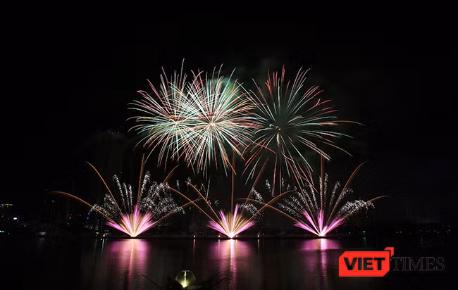 Lễ hội pháo hoa Đà Nẵng 2017: Mãn nhãn với “Trận chung kết sớm” giữa Úc và Ý ảnh 32