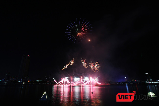Lễ hội pháo hoa Đà Nẵng 2017: Mãn nhãn với “Trận chung kết sớm” giữa Úc và Ý ảnh 5