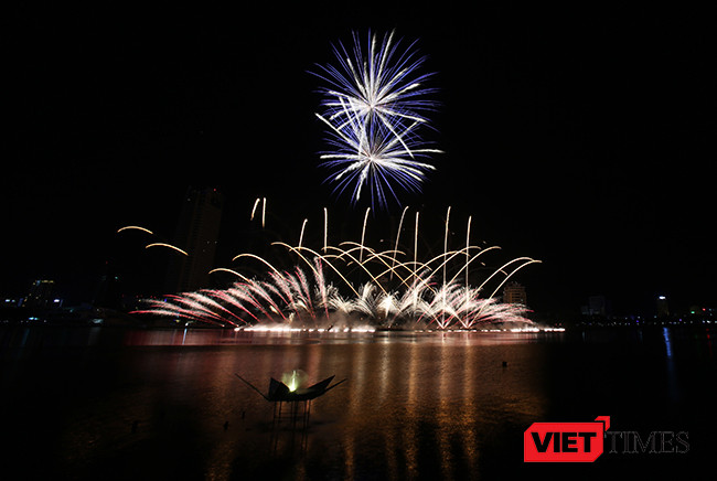Lễ hội pháo hoa Đà Nẵng 2017: Mãn nhãn với “Trận chung kết sớm” giữa Úc và Ý ảnh 20