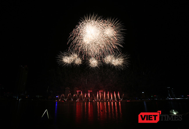 Lễ hội pháo hoa Đà Nẵng 2017: Mãn nhãn với “Trận chung kết sớm” giữa Úc và Ý ảnh 2