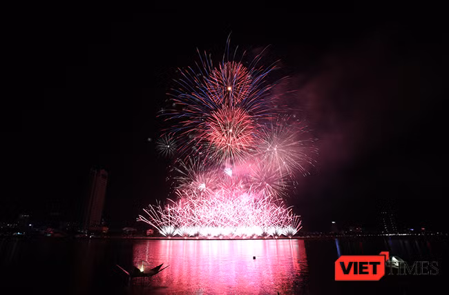 Lễ hội pháo hoa Đà Nẵng 2017: Mãn nhãn với “Trận chung kết sớm” giữa Úc và Ý ảnh 15