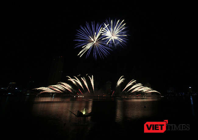 Lễ hội pháo hoa Đà Nẵng 2017: Mãn nhãn với “Trận chung kết sớm” giữa Úc và Ý ảnh 21