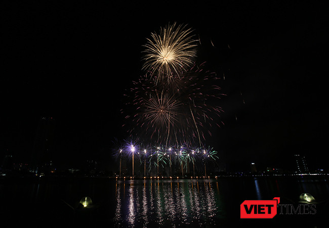 Lễ hội pháo hoa Đà Nẵng 2017: Mãn nhãn với “Trận chung kết sớm” giữa Úc và Ý ảnh 13
