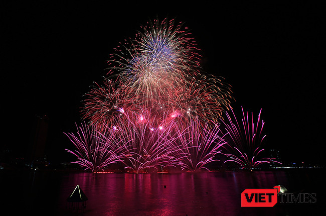 Lễ hội pháo hoa Đà Nẵng 2017: Mãn nhãn với “Trận chung kết sớm” giữa Úc và Ý ảnh 3