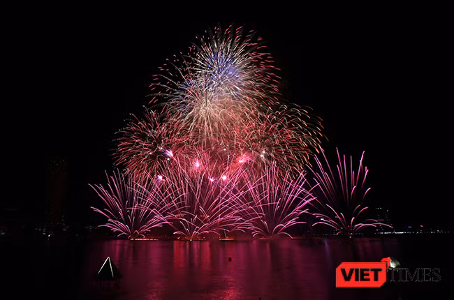 Lễ hội pháo hoa Đà Nẵng 2017: Mãn nhãn với “Trận chung kết sớm” giữa Úc và Ý ảnh 3