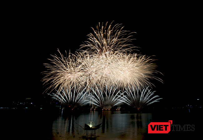 Lễ hội pháo hoa Đà Nẵng 2017: Mãn nhãn với “Trận chung kết sớm” giữa Úc và Ý ảnh 37