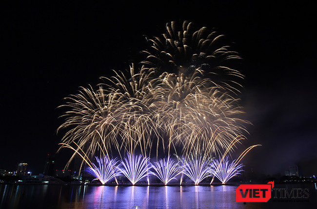 Lễ hội pháo hoa Đà Nẵng 2017: Mãn nhãn với “Trận chung kết sớm” giữa Úc và Ý ảnh 38