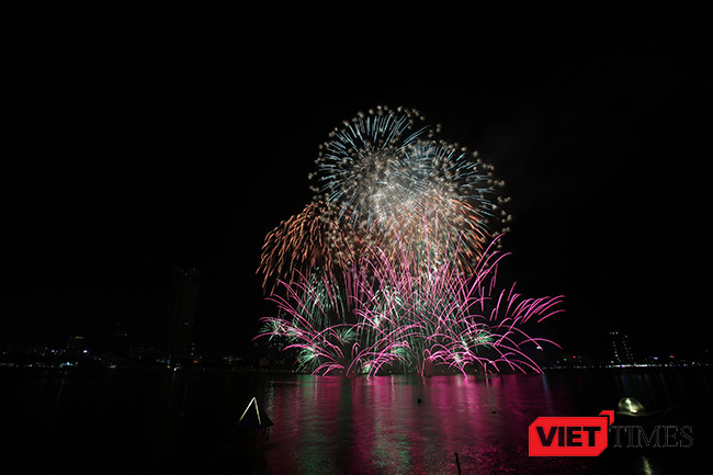 Lễ hội pháo hoa Đà Nẵng 2017: Mãn nhãn với “Trận chung kết sớm” giữa Úc và Ý ảnh 7