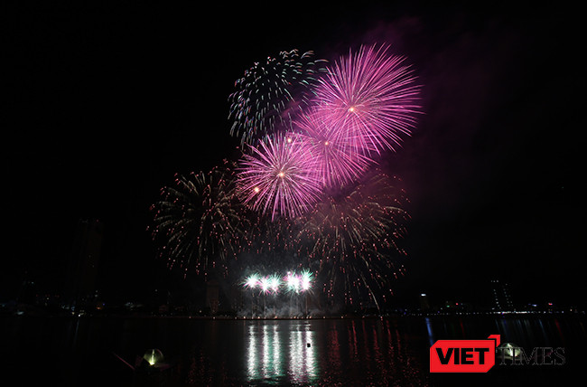 Lễ hội pháo hoa Đà Nẵng 2017: Mãn nhãn với “Trận chung kết sớm” giữa Úc và Ý ảnh 16