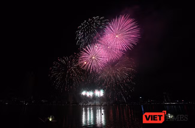 Lễ hội pháo hoa Đà Nẵng 2017: Mãn nhãn với “Trận chung kết sớm” giữa Úc và Ý ảnh 16