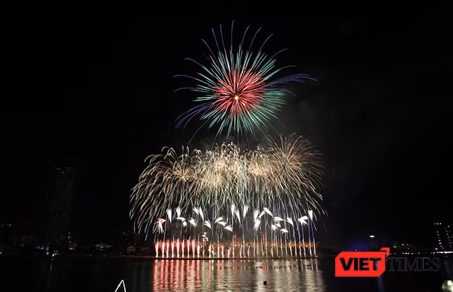Lễ hội pháo hoa Đà Nẵng 2017: Mãn nhãn với “Trận chung kết sớm” giữa Úc và Ý ảnh 9