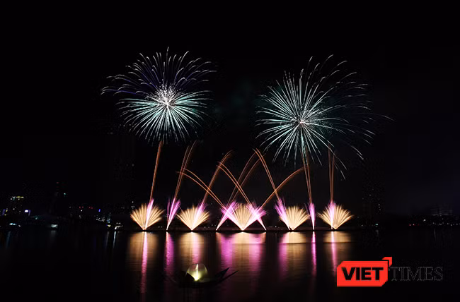 Lễ hội pháo hoa Đà Nẵng 2017: Mãn nhãn với “Trận chung kết sớm” giữa Úc và Ý ảnh 28