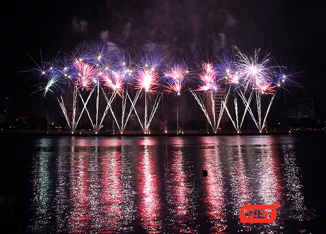 Lễ hội pháo hoa Đà Nẵng 2017: Mãn nhãn với “Trận chung kết sớm” giữa Úc và Ý ảnh 11