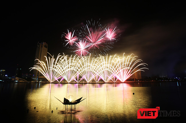 Lễ hội pháo hoa Đà Nẵng 2017: Mãn nhãn với “Trận chung kết sớm” giữa Úc và Ý ảnh 30