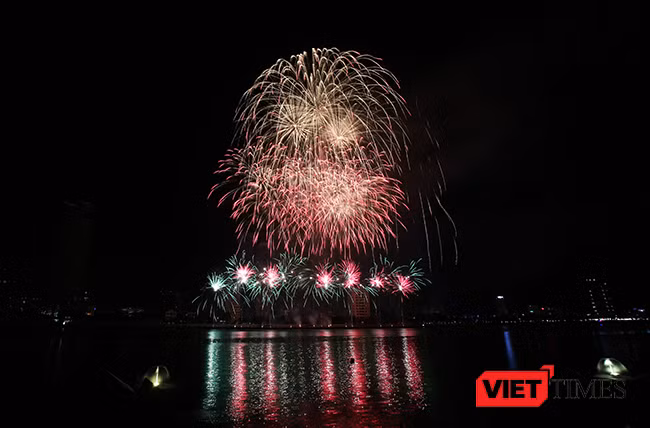 Lễ hội pháo hoa Đà Nẵng 2017: Mãn nhãn với “Trận chung kết sớm” giữa Úc và Ý ảnh 12